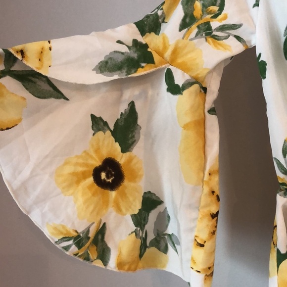 Hint of Blush Romper SZ Small Flare Sleeves White Yellow Flowers Leightweight - Picture 4 of 11